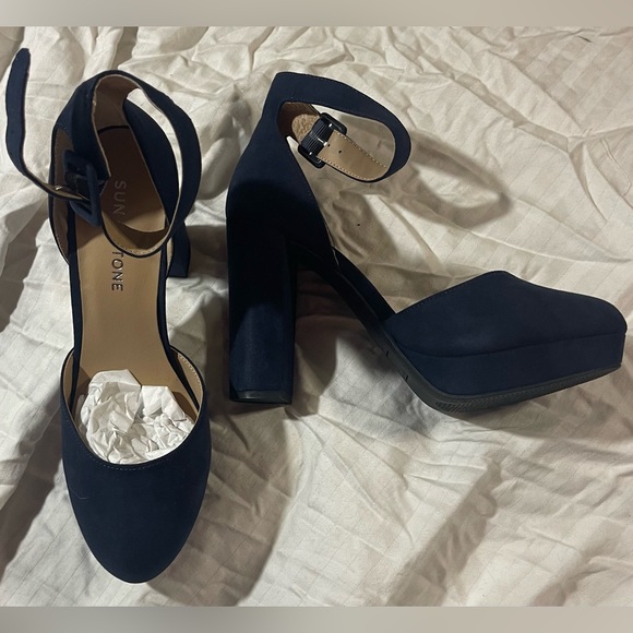 Nine West navy heels size 7.5 - Picture 2 of 3